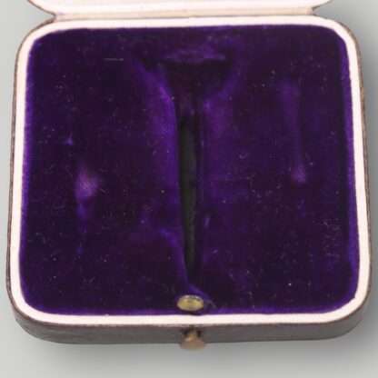 A WW1 German Iron Cross 1st Class 1914 presentation case, with purple velvet lining.