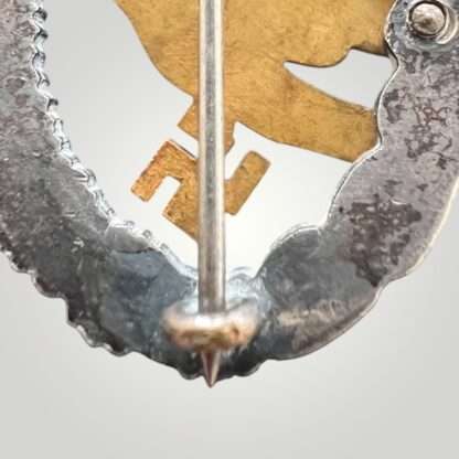 Reverse image of Luftwaffe Fallschirmjäger Badge by Assmann, close up of flat wire catch.