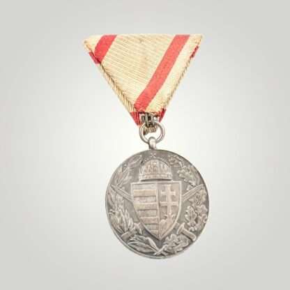 An original 1914-1918 Austro Hungarian Commemorative Medal For Combatants, constructed in silvred bronze with suspension ring with period tri fold ribbon.