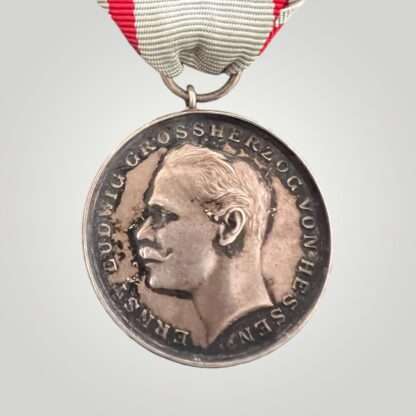 An original WW1 German Grand Duchy Hesse-Darmstadt Bravery War Medal, constructed in silver, with suspension ring and ribbon.