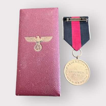 Reverse image of original Sudetenland medal to commemorate the 1st October 1938, die-struck in bronze with presentation box.