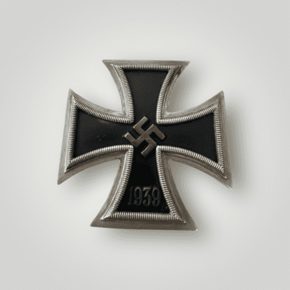 Iron cross 1939 EK1 by Steinhauer & Lück, three-piece construction with magnetic iron core and silver frame complete with factory paint finish, with lovely patina.