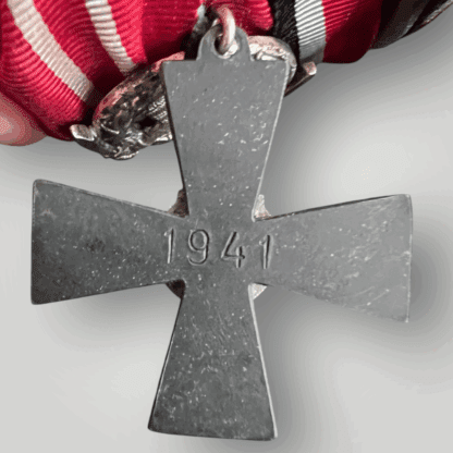 Reverse image of a Finnish Cross Court Mounted.
