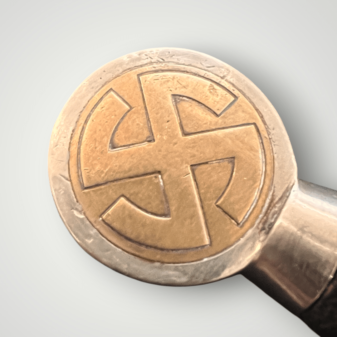 A photo of a Luftwaffe Dress Dagger 1st Model by Hörster Solingen, cross guard with brass sun beam swastika.