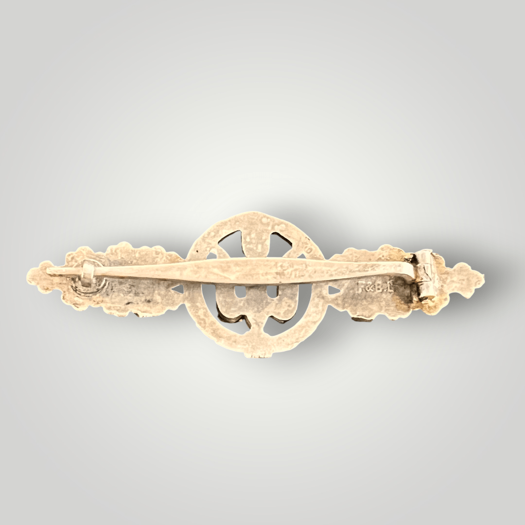 Reverse image of a Luftwaffe Bombers Clasp in Silver by F&BL, clasp.