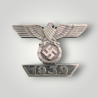 An original Spange 1939 1st Class by Wilhelm Deumer, constructed in tombac.
